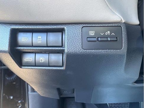 Used 2020 Toyota Avalon XLE image 19