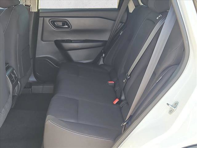 Used 2024 Nissan Rogue S FWD image 18