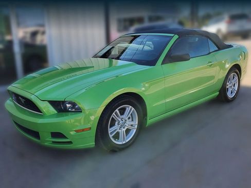Used 2013 Ford Mustang Convertible RWD image 22
