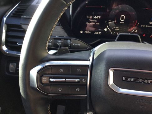 Used 2024 GMC Acadia Denali w/ Super Cruise Package image 16