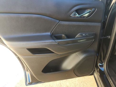 Used 2023 GMC Acadia SLT image 19