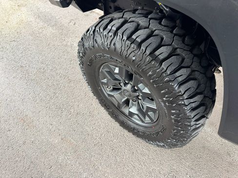 Used 2017 Toyota Tacoma TRD Off-Road w/ Tow Package (A/T) image 31