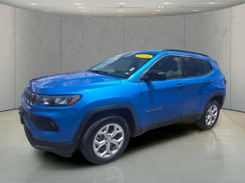 Used 2024 Jeep Compass Latitude AWD/4WD image 9