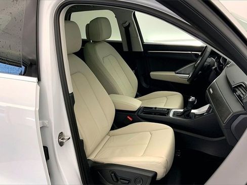 Certified 2025 Audi Q3 2.0T Premium Plus w/ Premium Plus Package image 7