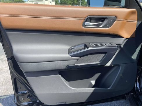 New 2026 Nissan Pathfinder Platinum FWD image 11