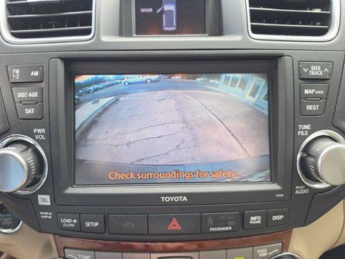 Used 2011 Toyota Highlander Limited w/ Tow Pkg AWD/4WD image 23