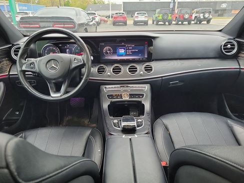 Used 2018 Mercedes-Benz E 400 4MATIC Sedan image 9