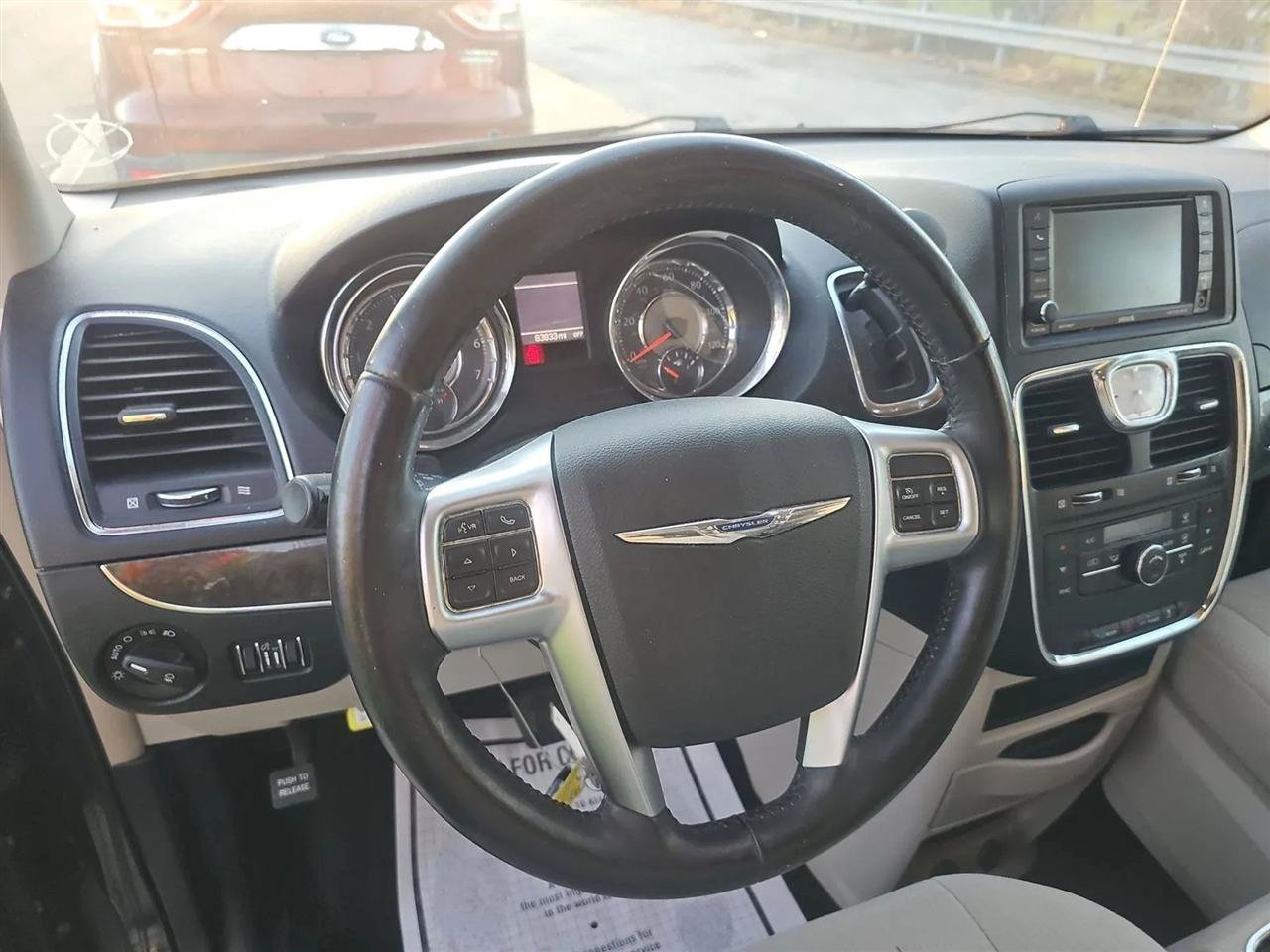 Used 2012 Chrysler Town & Country Touring FWD image 10