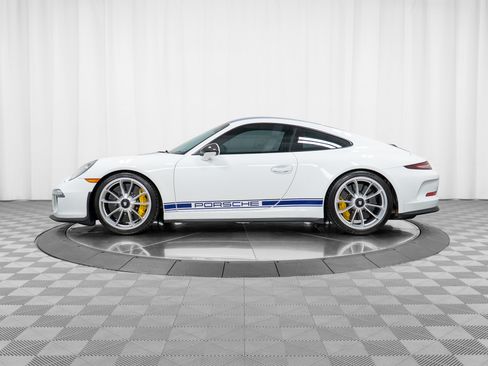 Certified 2016 Porsche 911 R RWD image 2