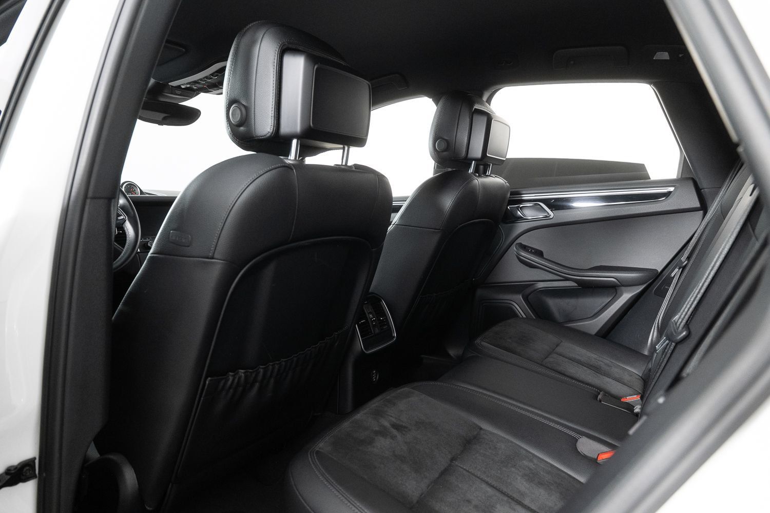 Used 2018 Porsche Macan AWD/4WD image 19