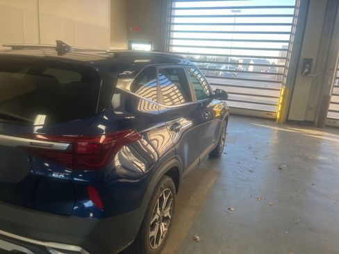 Used 2021 Kia Seltos EX image 6