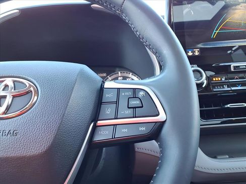 Used 2022 Toyota Highlander Limited image 24