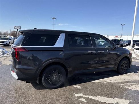 New 2026 Kia Carnival image 2