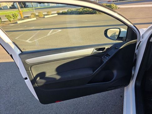 Used 2012 Volkswagen Golf 2dr HB Auto PZEV image 10