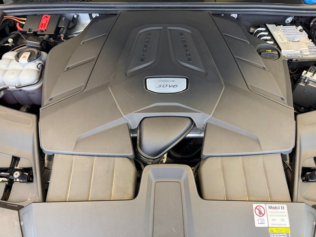 Certified 2023 Porsche Cayenne Platinum Edition AWD/4WD image 28