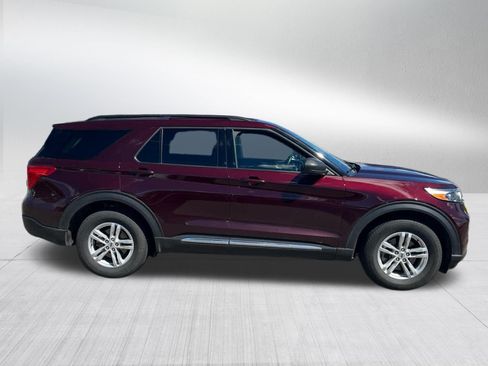Used 2022 Ford Explorer XLT w/ Equipment Group 202A AWD/4WD image 2