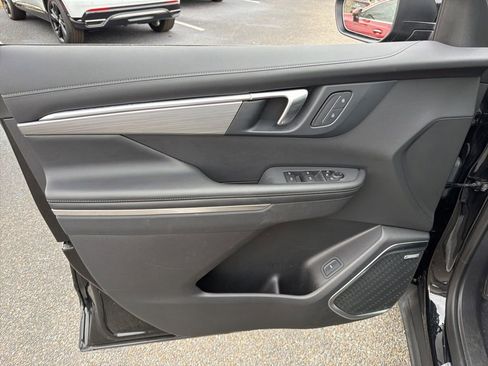 Used 2025 Buick Enclave Preferred image 18