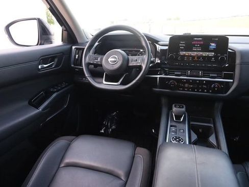 Certified 2025 Nissan Pathfinder SL w/ SL Premium Package AWD/4WD image 25