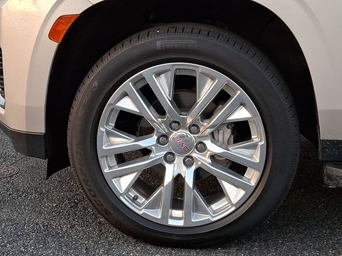Certified 2021 GMC Yukon SLT w/ SLT Luxury Plus Package AWD/4WD image 8