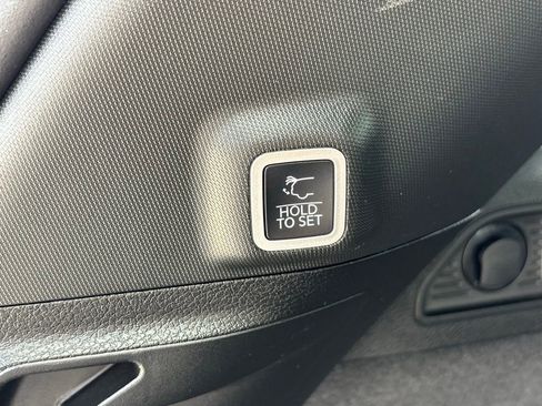 Used 2022 Jeep Grand Cherokee Overland w/ Luxury Tech Group IV AWD/4WD image 27