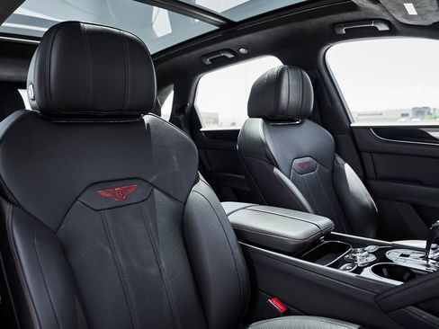 Used 2021 Bentley Bentayga AWD/4WD image 40