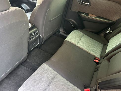 Used 2023 Nissan Rogue SV image 12