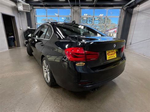 Used 2018 BMW 330i Sedan image 3