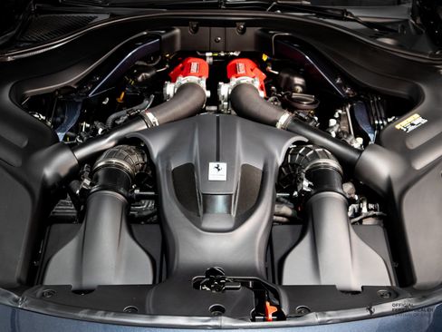 Used 2025 Ferrari Roma Spider RWD image 10