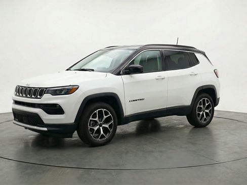 Used 2025 Jeep Compass Limited AWD/4WD image 3