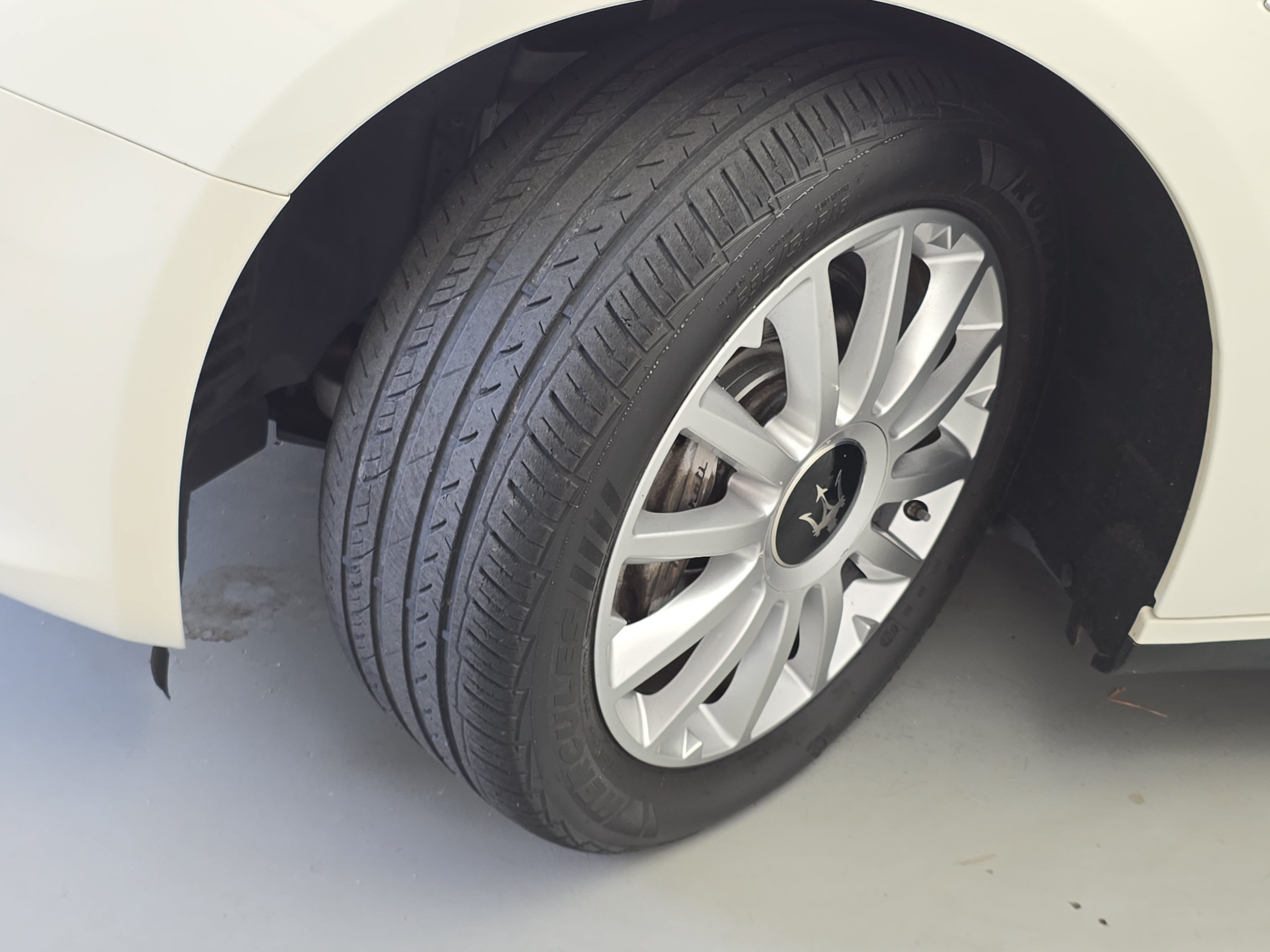 Used 2014 Maserati Ghibli RWD image 32