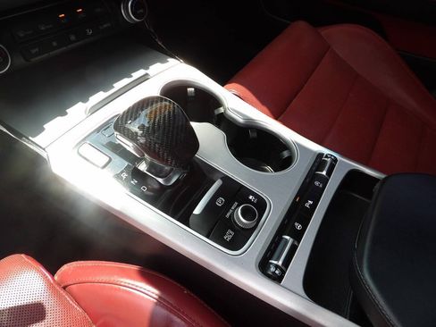 Used 2018 Kia Stinger GT2 AWD/4WD image 9
