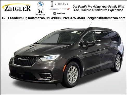 Used 2022 Chrysler Pacifica Touring-L image 1
