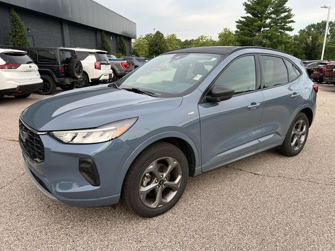Used 2024 Ford Escape ST-Line w/ Tech Pack #1 AWD/4WD image 3