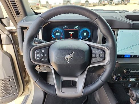 Used 2025 Ford Bronco Outer Banks image 18