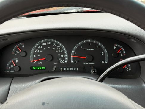 Used 2002 Ford F150 XLT image 3