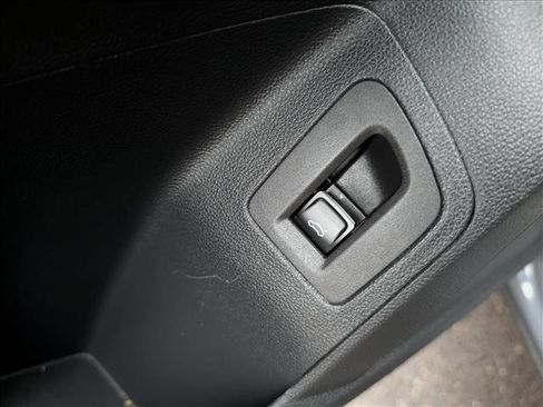 Used 2023 Volkswagen Atlas Cross Sport SEL Premium R-Line image 34