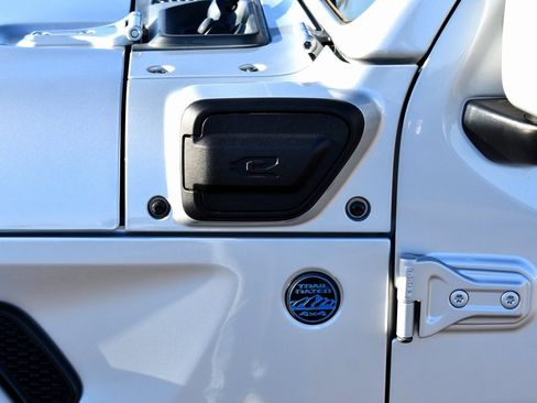 Used 2022 Jeep Wrangler Unlimited Sahara image 7