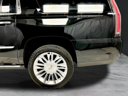 Used 2015 Cadillac Escalade ESV Platinum AWD/4WD image 13