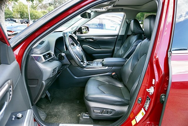 Used 2023 Toyota Highlander Limited FWD image 22