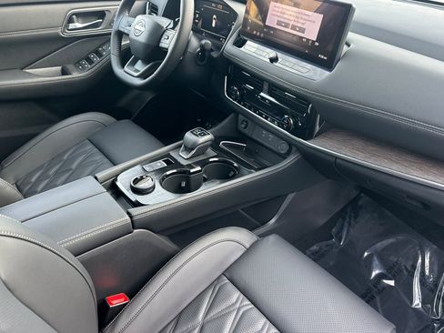 New 2026 Nissan Rogue Platinum w/ Tech Package AWD/4WD image 19