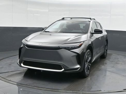 Used 2024 Toyota bZ4X Limited image 6