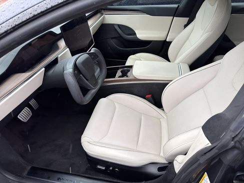 Used 2021 Tesla Model S Plaid image 3