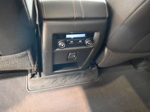 Used 2021 Chevrolet Traverse LT FWD image 26