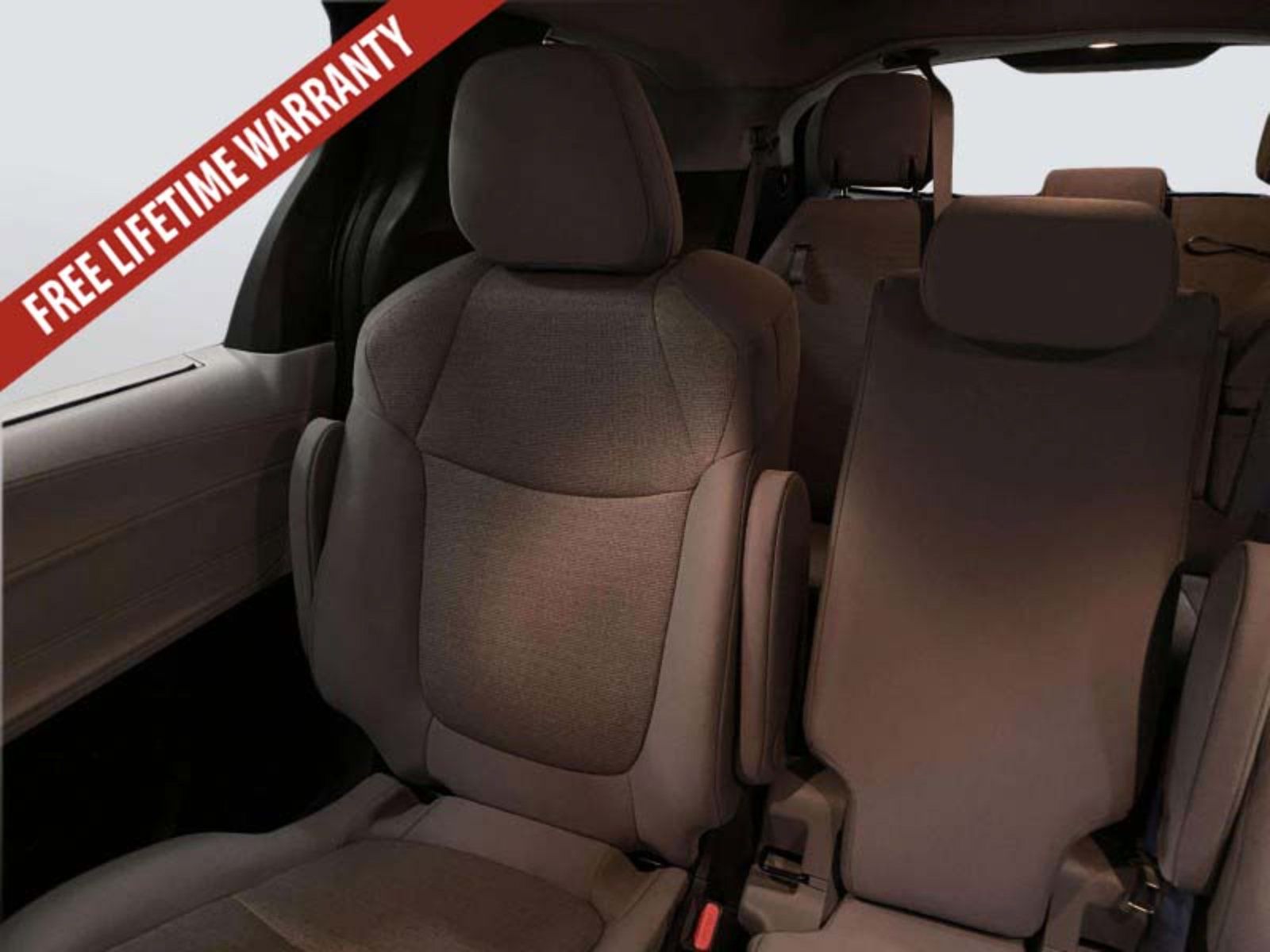 Used 2025 Toyota Sienna LE FWD image 30
