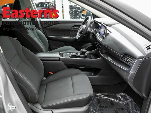 Used 2024 Nissan Rogue S FWD image 23