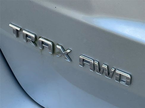 Used 2020 Chevrolet Trax LT w/ Sun & Sound Package AWD/4WD image 10