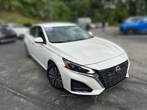 Used 2023 Nissan Altima 2.5 SV AWD/4WD image 11