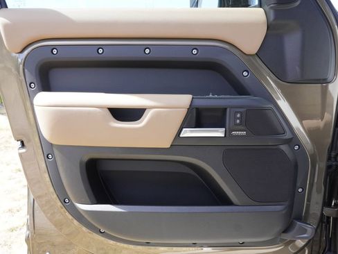 New 2026 Land Rover Defender 110 X-Dynamic SE AWD/4WD image 17