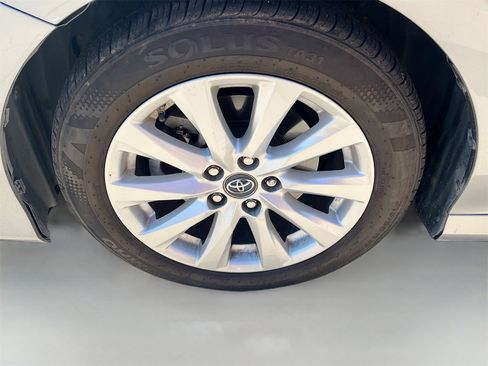 Used 2019 Toyota Camry LE image 28