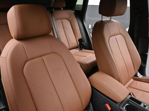 Used 2024 Audi Q3 2.0T Premium w/ Convenience Package image 14